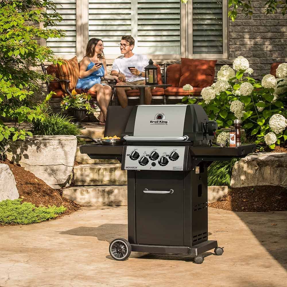 Broil King Monarchâ„¢ 390 Gas Grill with 3 stainless Steel Dual-Tubeâ„¢ Burners outdoor kitchen empire